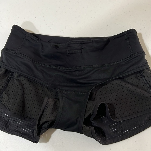 Lululemon athletica running shorts black mesh size 4 ca35801 RN 106259 - Picture 7 of 9